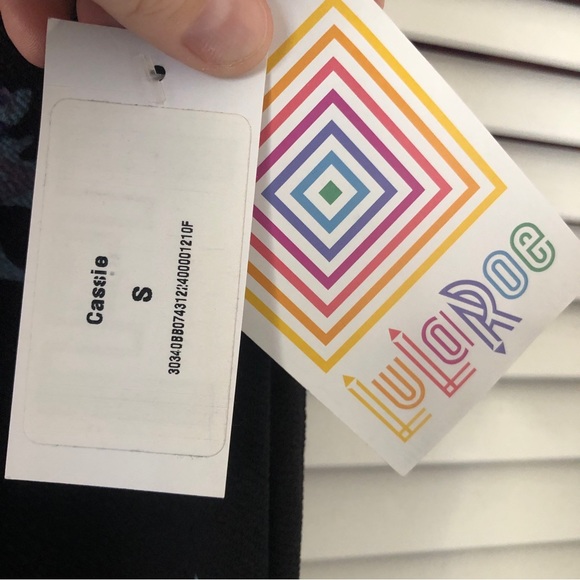 LuLaRoe Cassie Pencil Skirt Womens Small black Primary Floral Flowers Print NWT - Picture 4 of 7